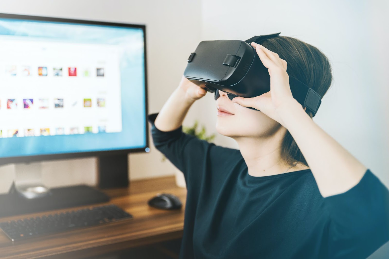 Read more about the article VR (Virtual Reality) เทคโนโลยีที่เจ้าของธุรกิจยุคใหม่ต้องให้ความสำคัญ